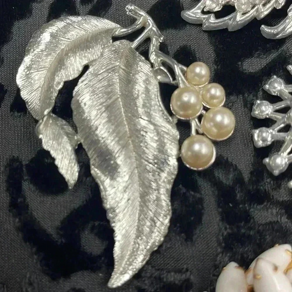 Vintage antique pins. 11 total. - Picture 5 of 7